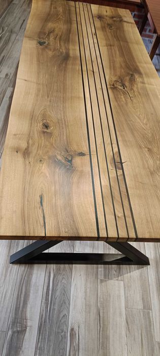 Продавам масивна маса от орех