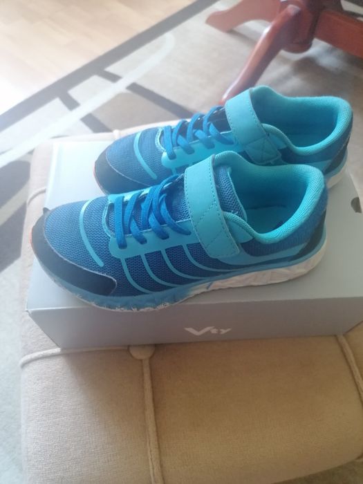 Маратонки за момче Adidas  размер 34