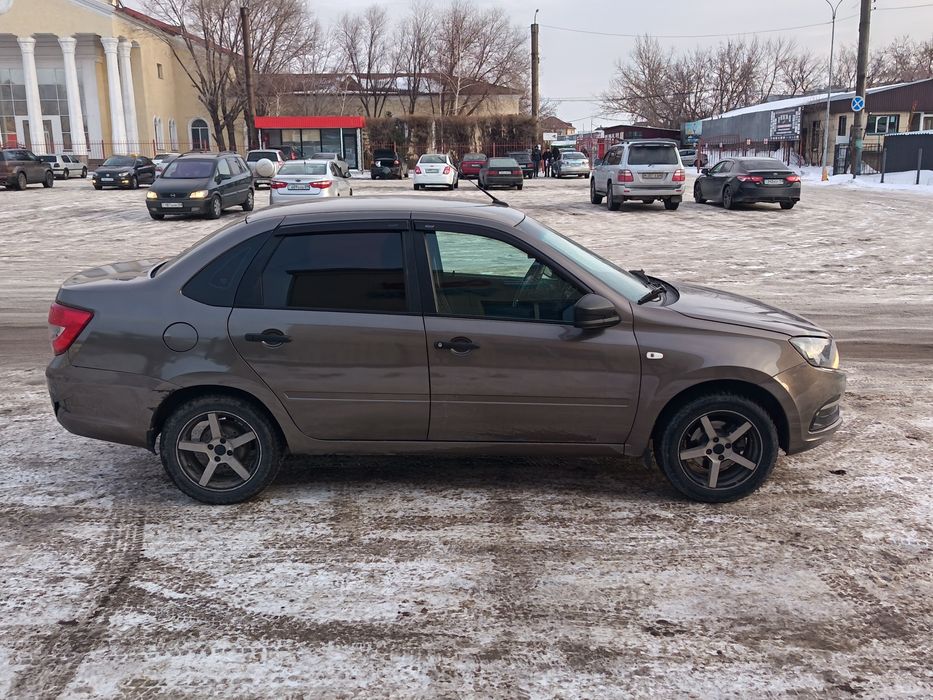 Продам машину Лада Гранта седан