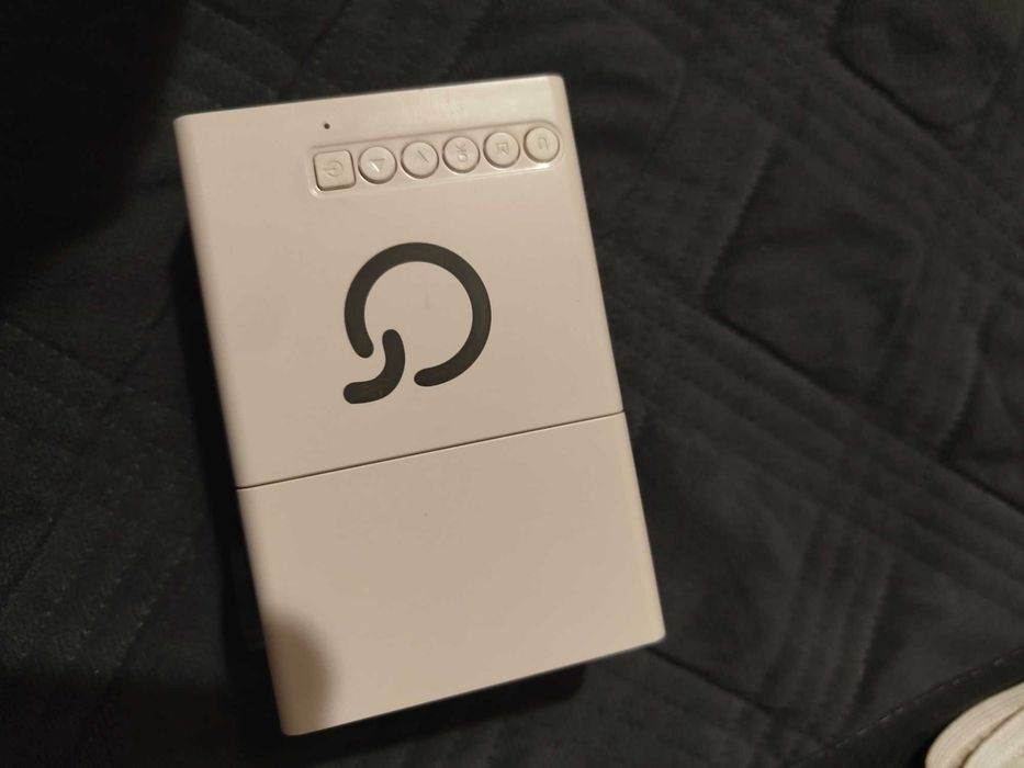 Мини проектор чисто нов с платно