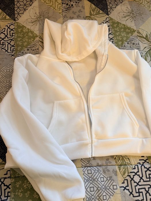 Бял суитчър черно яке юношески нови