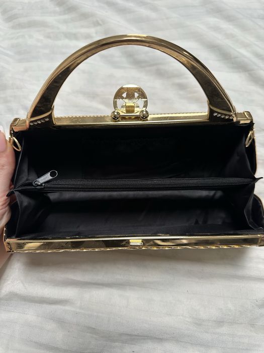 Бална чанта в златисто