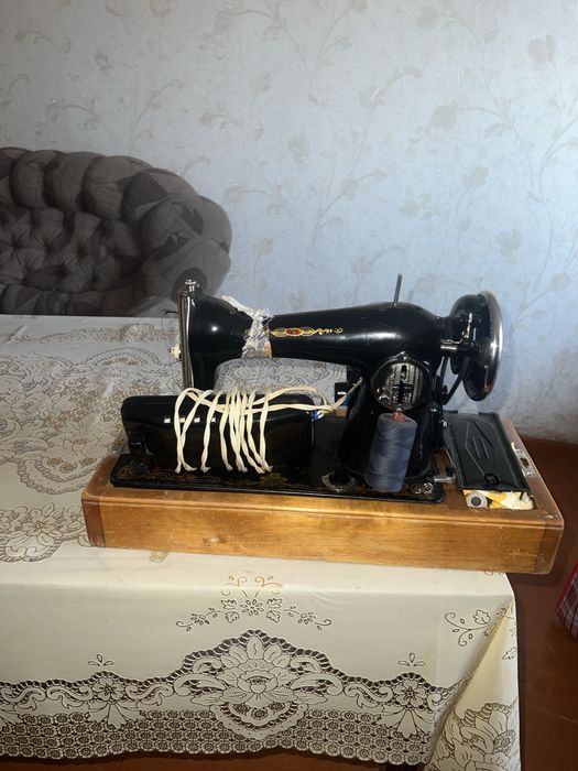 Продам швейную машинку ( раритет).