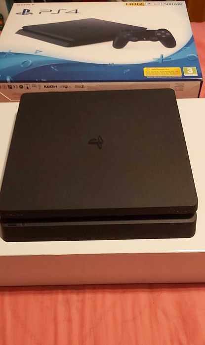 PlayStation 4 Slim 500GB + 3 Jocuri