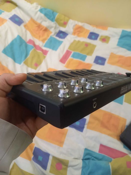AKAI MPK mini MIDI контролер
