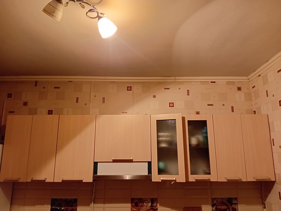 Кухонный мебель  продаётся 15000 самовывоз