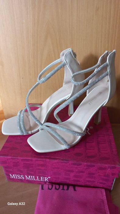 Продаю босоножки