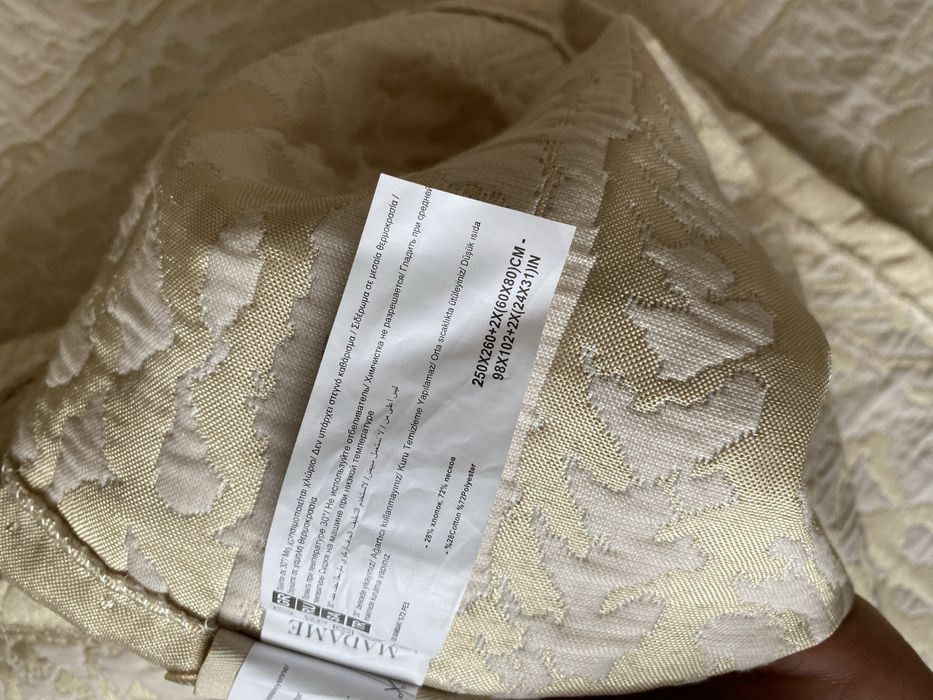 Покрывало с наволочками недорго.