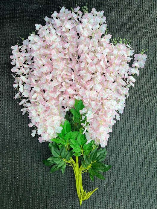 Висячие цветы композиции