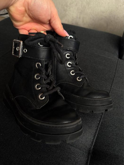 Ghete fetite H&M mar:27