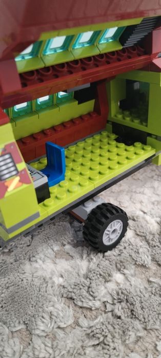 Продам лего грузовик переделанный
