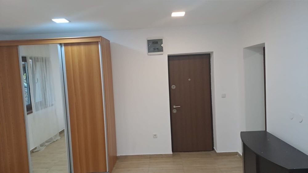 Închiriez garsonieră la casa