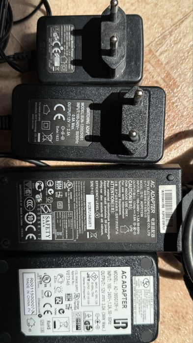 Продам адаптер 12 и 19 и 24в