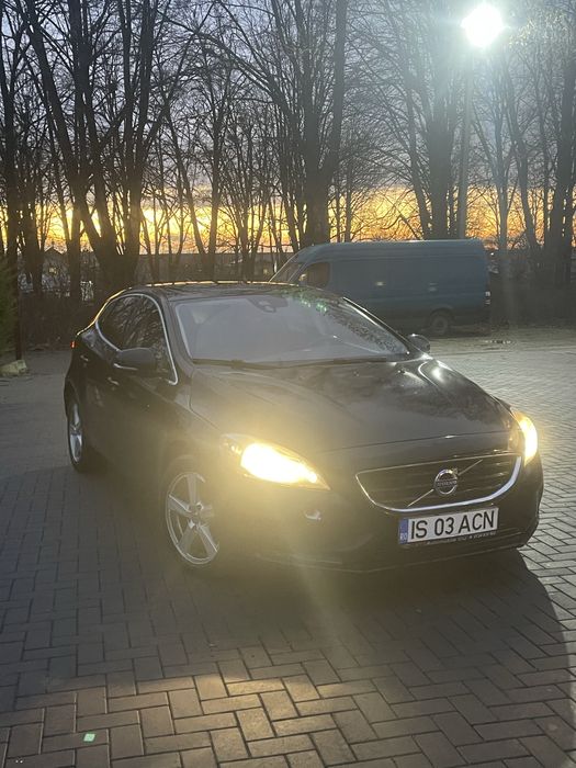 Volvo v40 anul 2013 negociabil