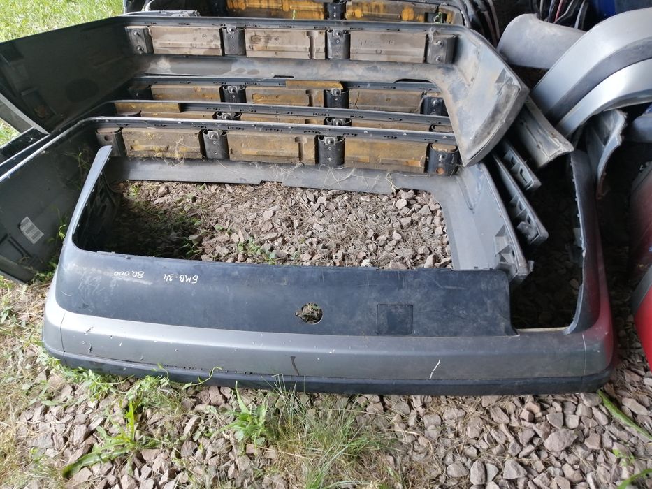 Продам передний и задний бампер на БМВ Е-34