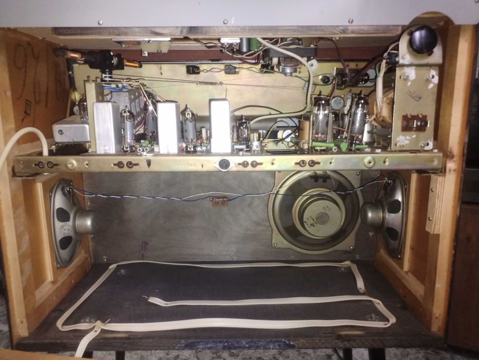 Радио-грамофон Rigonda 102, 1951 година