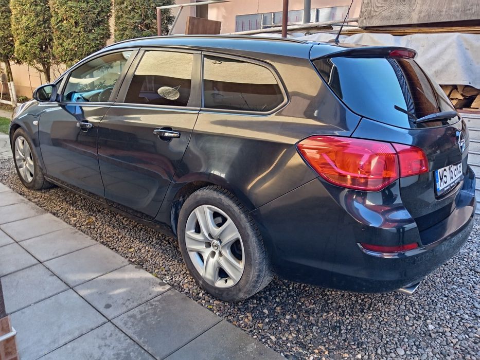 Opel astra j Sports Tourer 2011 euro 5