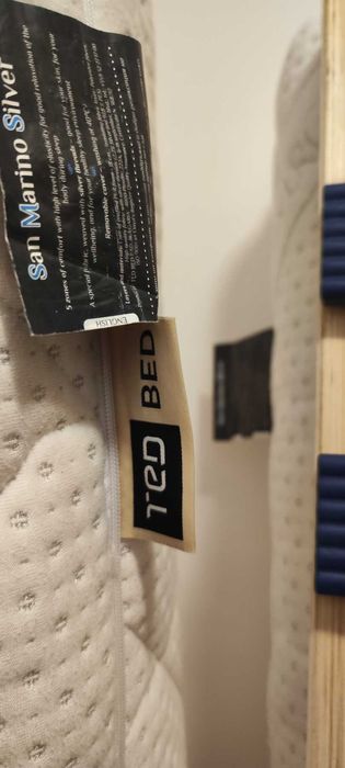 Продавам 2 легла с подм.рамки и матраците