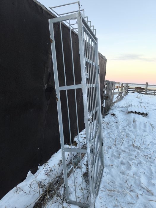 Продам дверь решетку