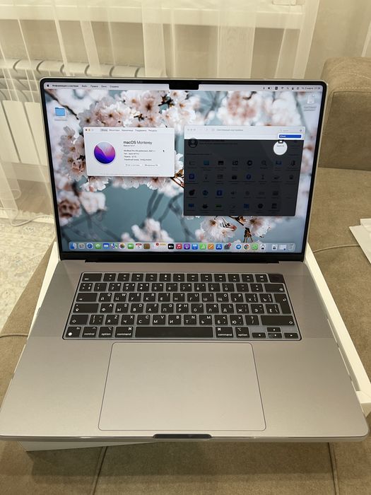 Ноутбук Apple MacBook Pro  16.2" / ОЗУ 32 Гб / SSD 512 Гб