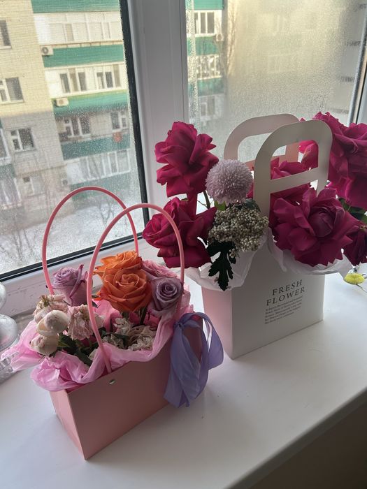 Продам цветы подаренные недавно