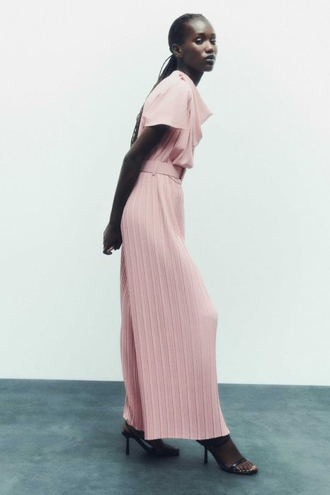 Розов плисиран гащеризон с колан Zara, S