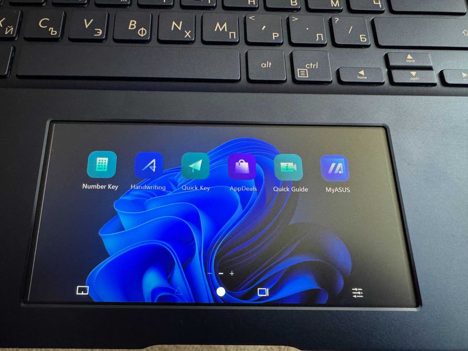 Asus ZenBook UX534FTC – i7, 16GB RAM, 512GB SSD, GTX 1650, ScreenPad