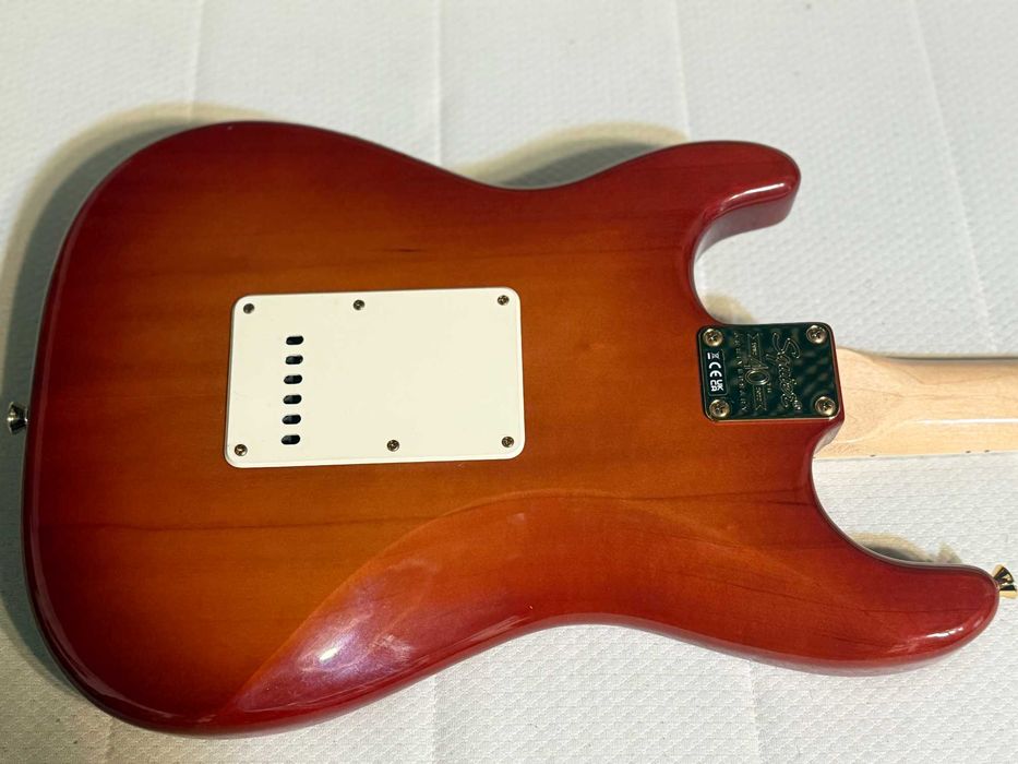 Chitara Squier Strat 40th anniversary Gold Edition