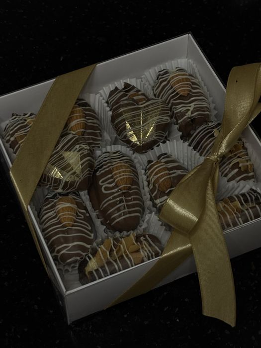 Клубника и Финики в шоколаде Актобе