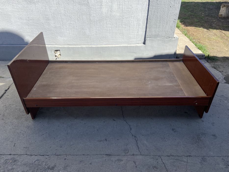 Кровать, бесплатно