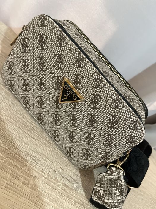 Чанта guess