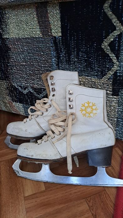 Продам подростковые для девочки фигурные коньки