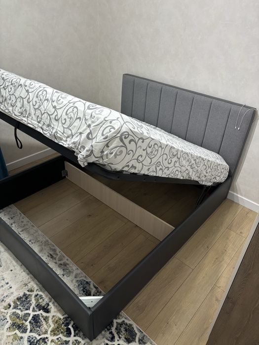 Спальная кровать