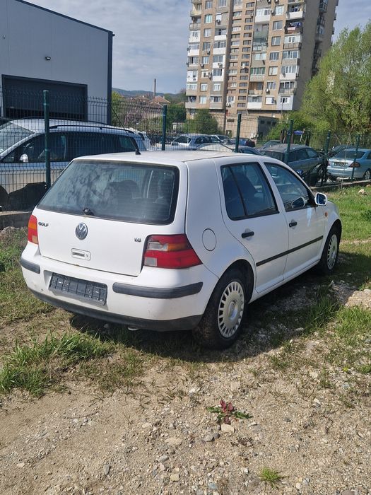 Golf 4 1.6 SR (НА ЧАСТИ)