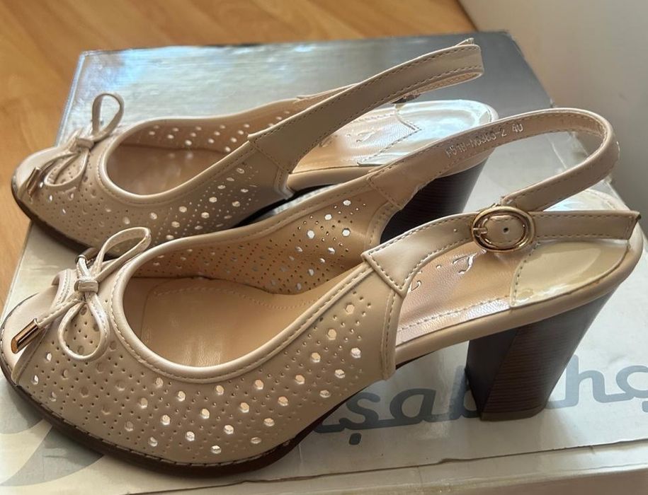 Босоножки женские