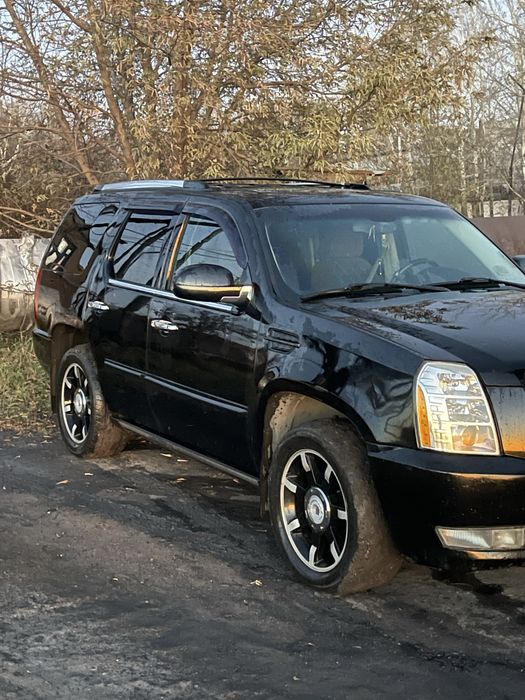 Продается Кадилак Эсклаеде