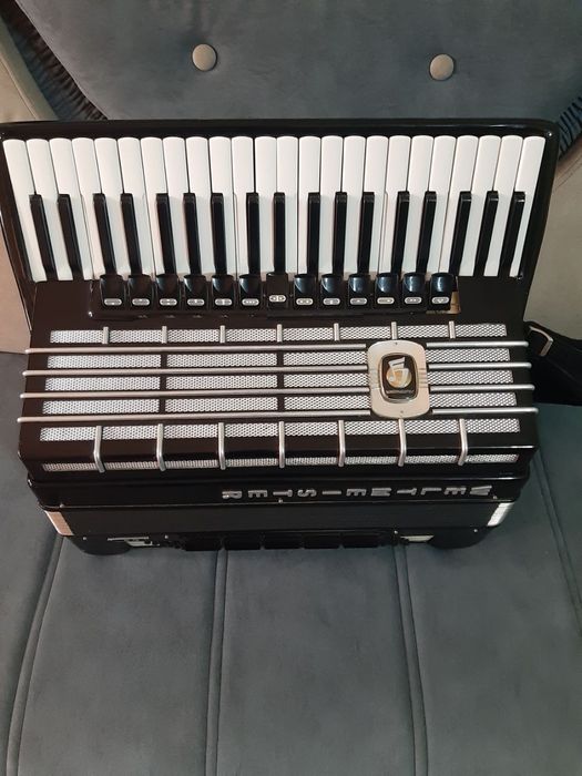 Akkardeon s5 sotiladi
