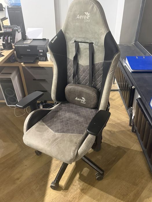 игровое кресло стол продам срочно
