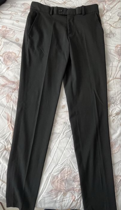 Абитуриентски костюм