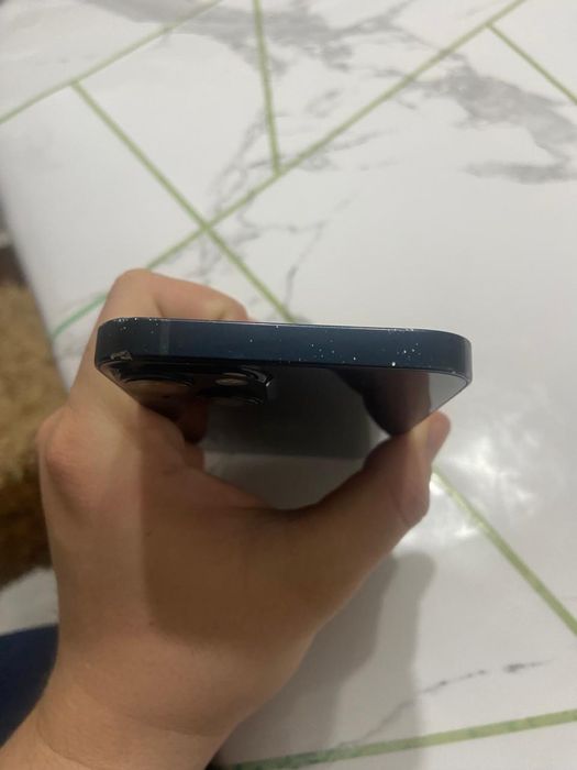 Продам Iphone 13