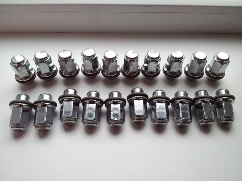 Колёсные гайки (болты).