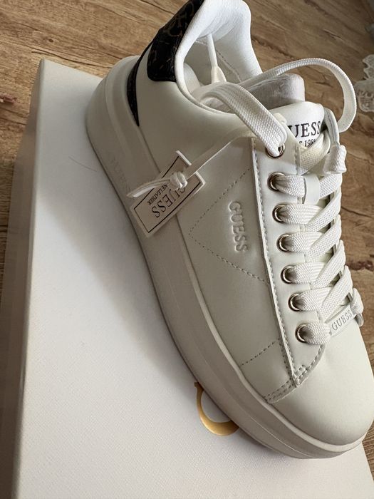 Adidasi guess marimea 36, nou cu eticheta