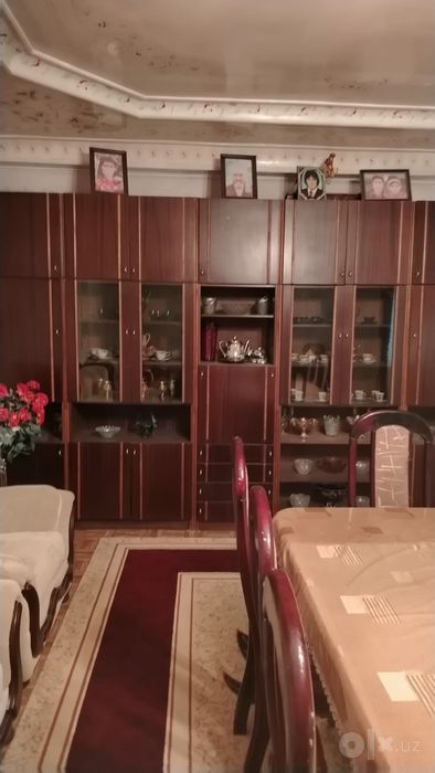 Мибел сервант полшаники сотилади узунлиги 4метр баландлиги 3метр