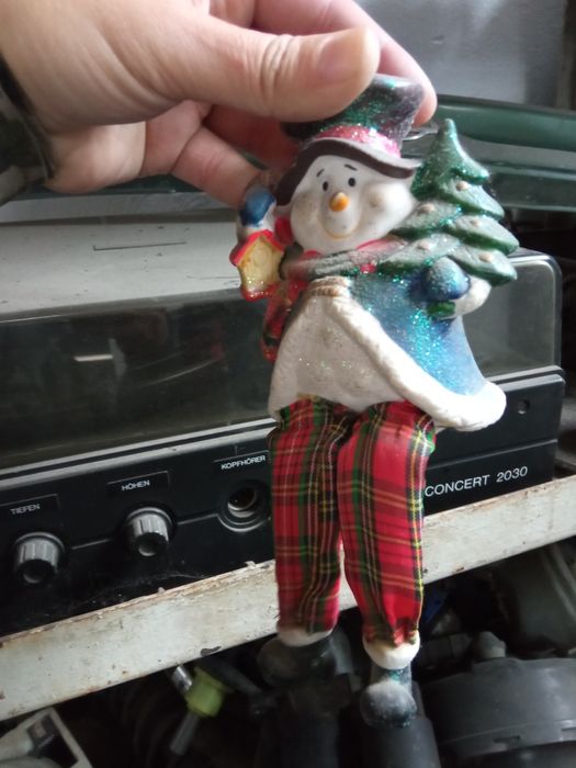 Vand jucarie de lemn Mos Craciun vechi plus inca o jucarie mos Craciun