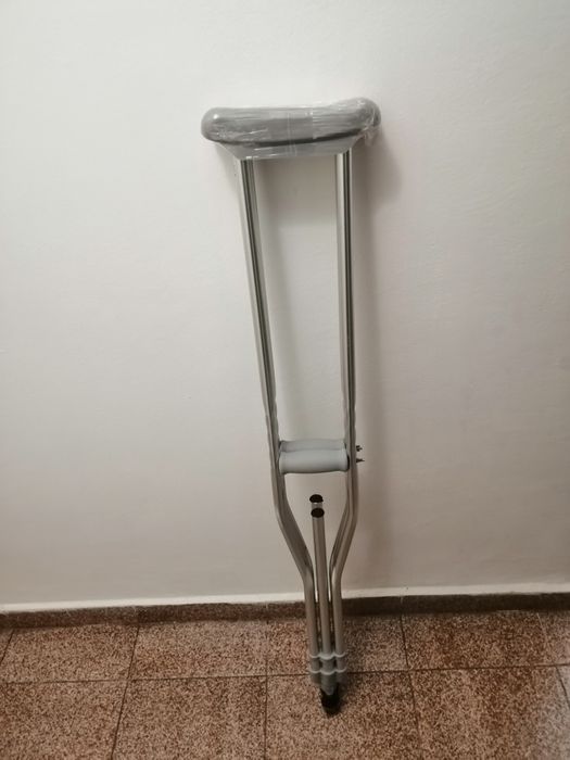 Продавам 2 бр. - чифт нови регулируеми патерици