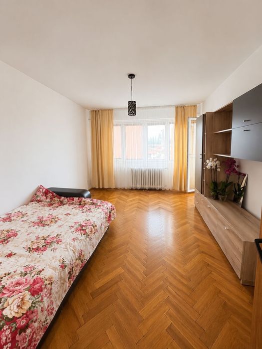 Apartament pe Mihai Viteazu,  cu 3 cam, de inchiriat