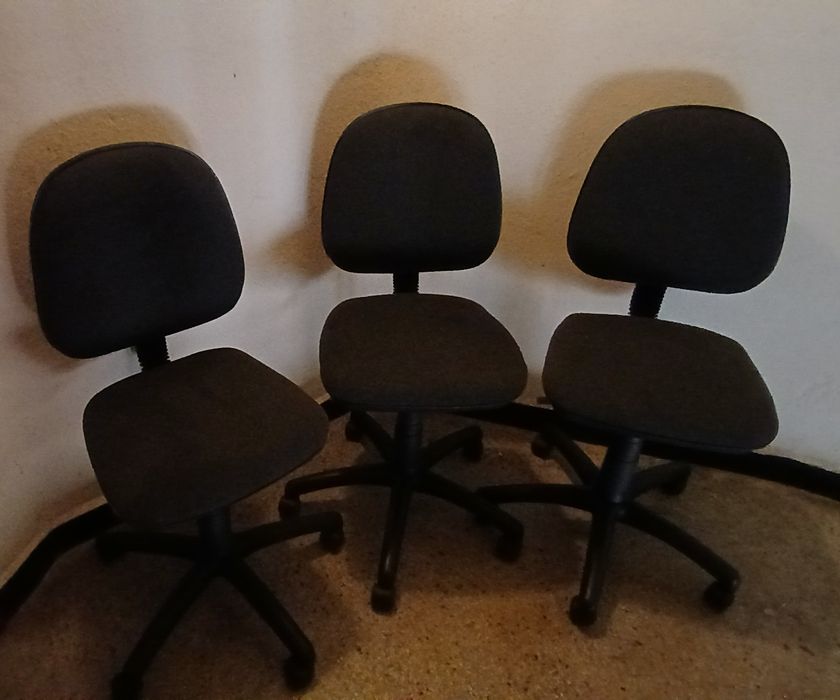 Офис столове за бюро, въртящи се, на колела.