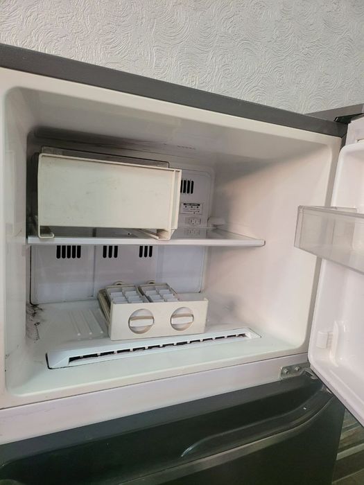 Продаётся холодильник  ЛЖ . Стиральная машина зануси 7.кг