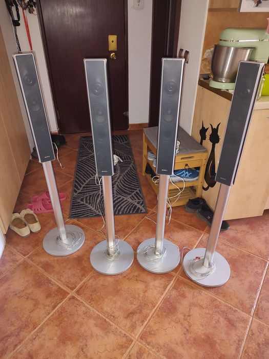 Sateliți Sony pe stativ din aluminiu