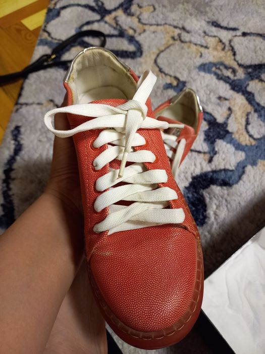 Ayollar sportivniy oyoq kiyimi